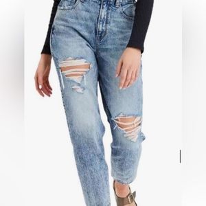 AMERICAN EAGLE Curvy Mom Jean